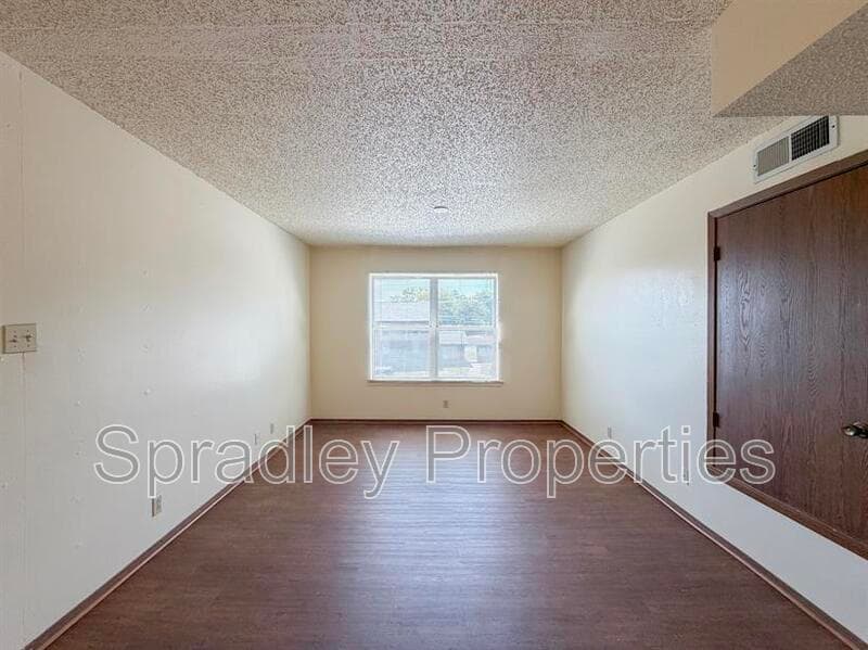 Troy Condo: 120 W Main St