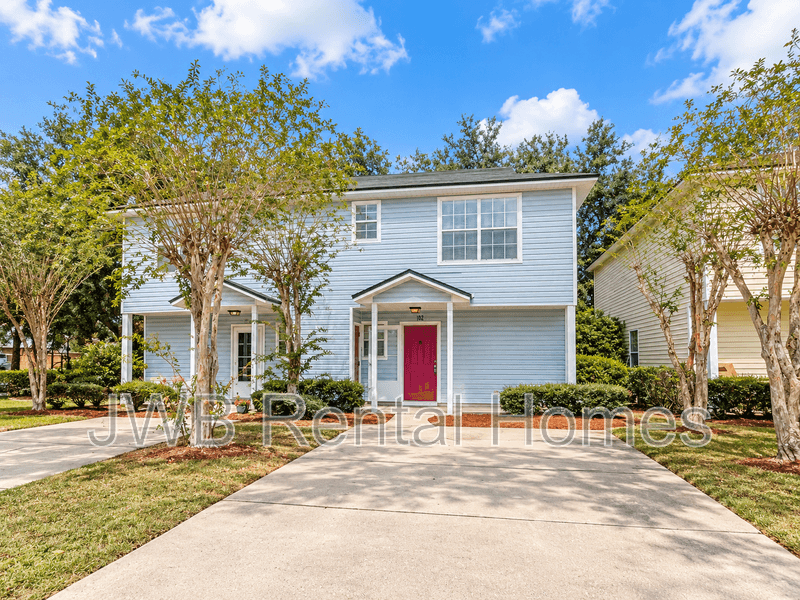Jacksonville Townhome: 85 5th St W