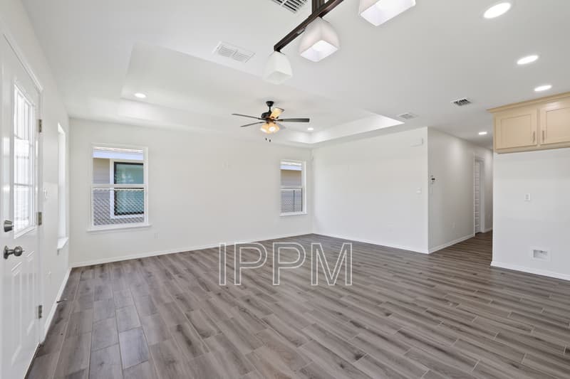 Weslaco House: 620 Llano Grande