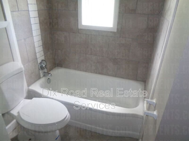 Dayton House: South Smithville Rd 1519