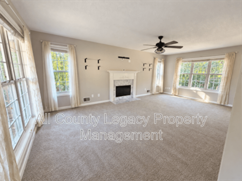 Loganville House: 305 Greenleaf Ct