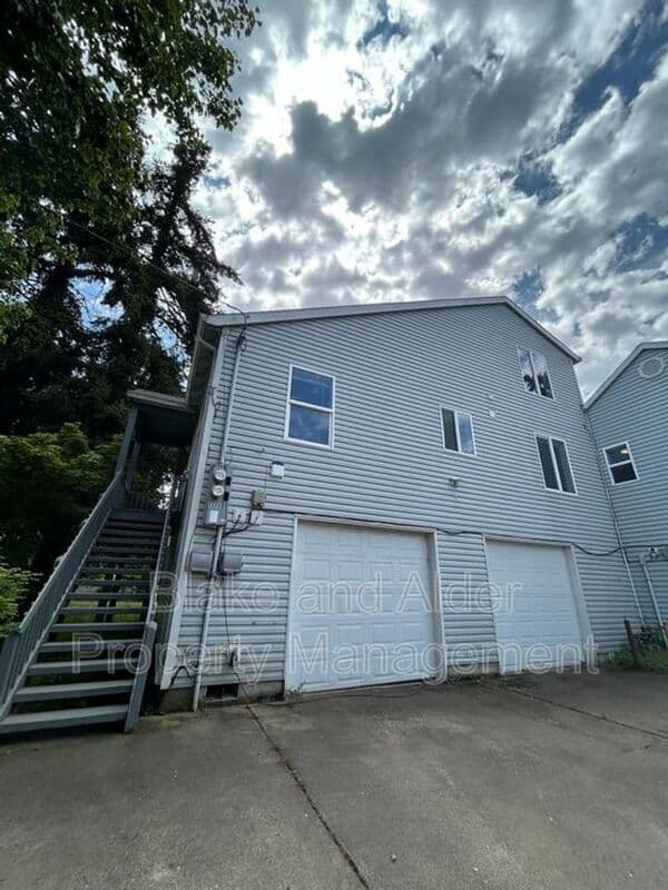 Portland House: 5609 SE 117TH Ave