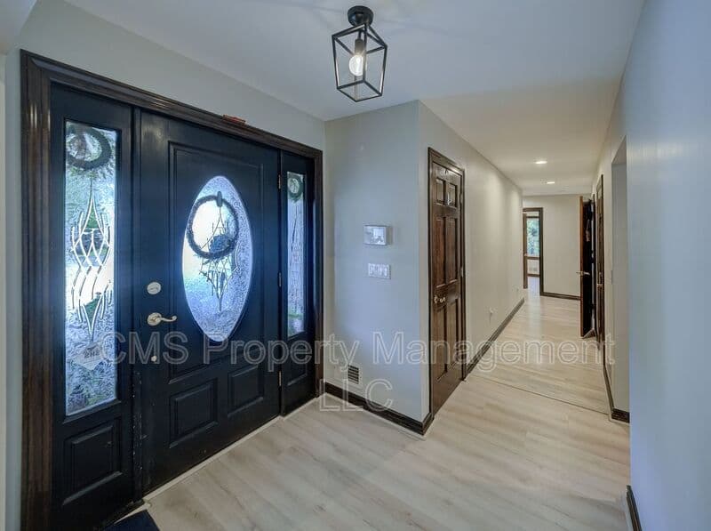 Morganville House: 17 Bauers Ln