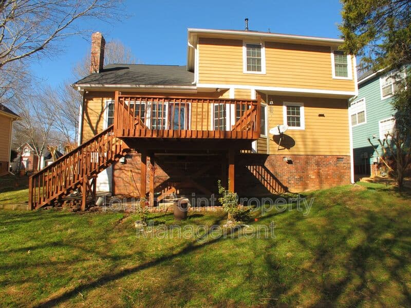 Charlotte House: 6532 Outerbridge Lane