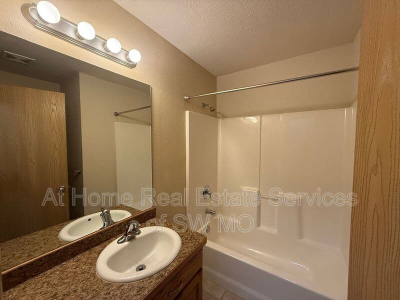 Ozark Condo: 2303 W Parkview