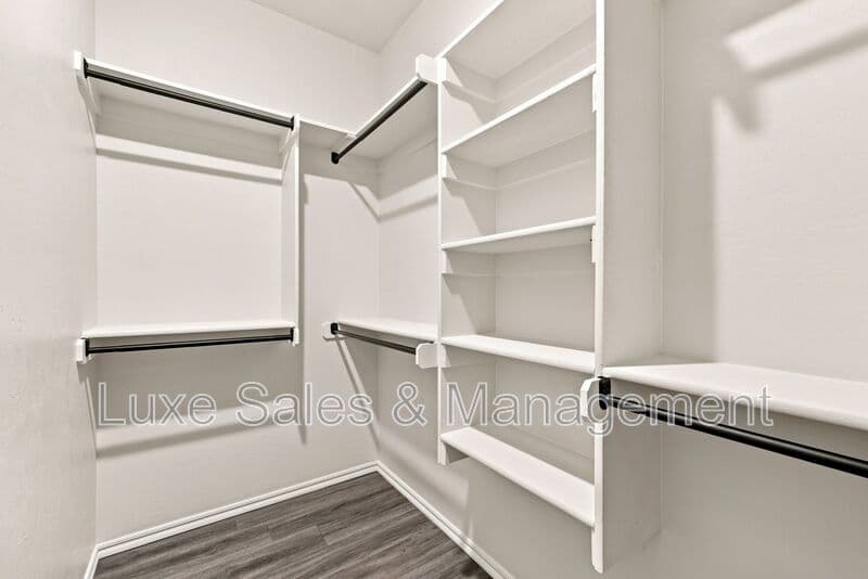 Okahoma City House: 10912 Oak Hollow Drive