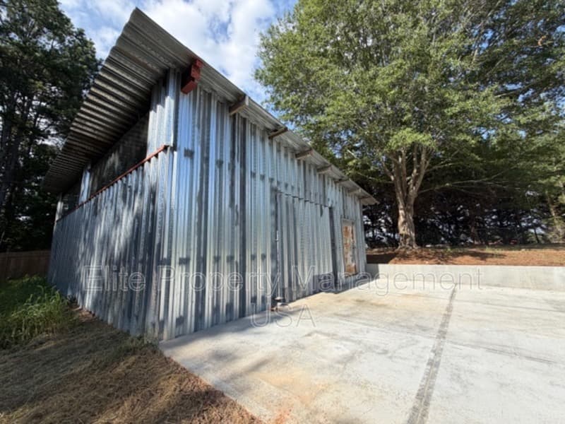 Flowery Branch House: 7134 Williams Road