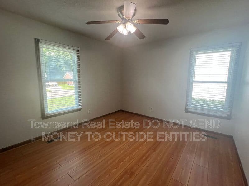Fayetteville House: 6149 Lakeway Dr.