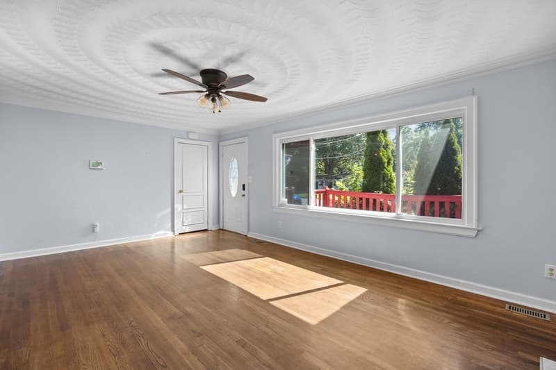 Chesapeake House: 1204 Fontana Avenue