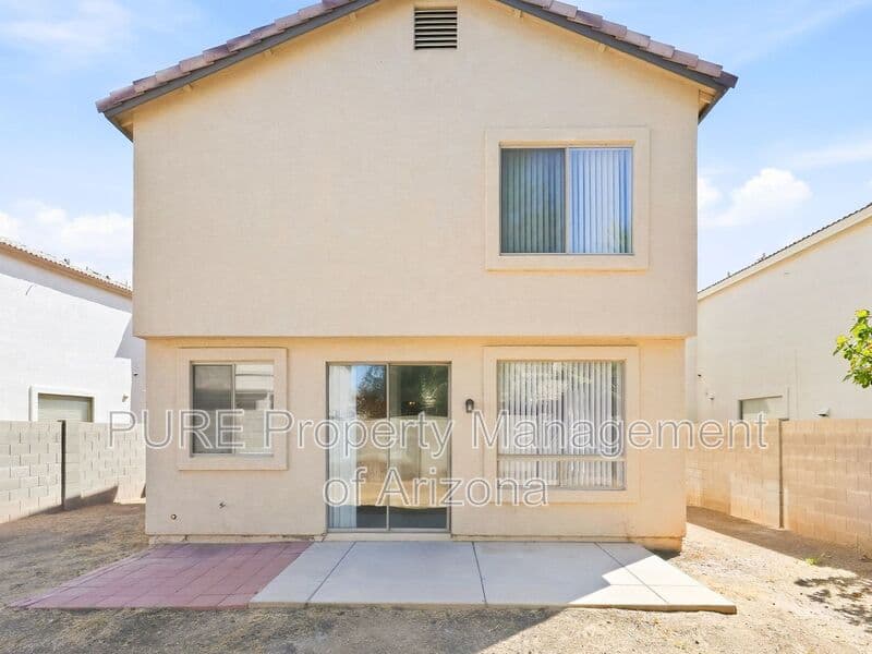 Avondale House: 11380 W Mohave St