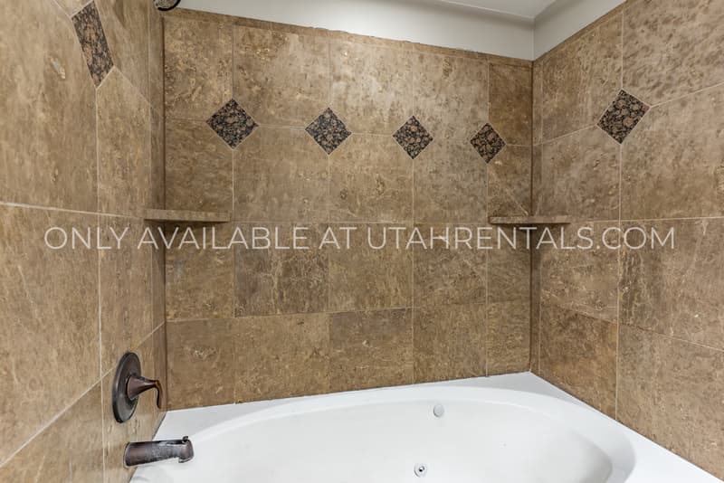 Orem House: 2032 West Golden Pond Way