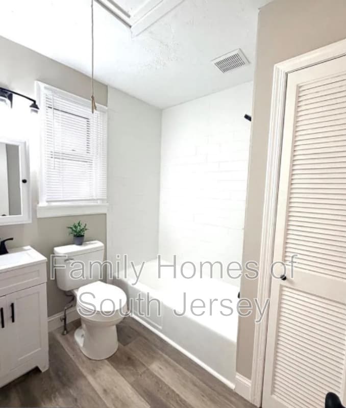 Mount Royal House: 31 Mantua Rd