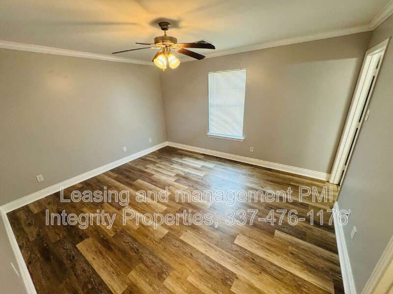 Lafayette House: 127 Country Living Dr