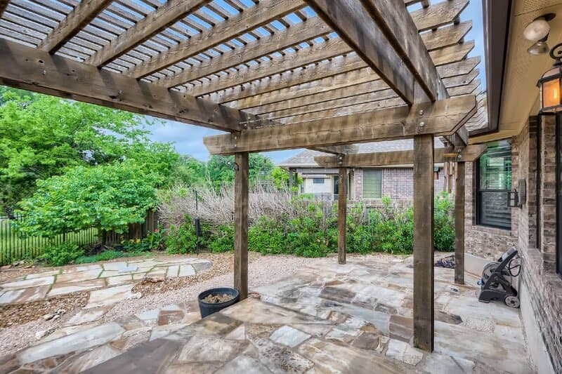 Round Rock House: 400 Entrada Way