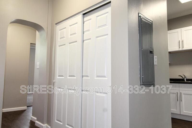 St. Louis Condo: 7615 S. Broadway #2F