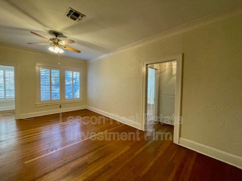 SHREVEPORT House: 458 Forest Ave.