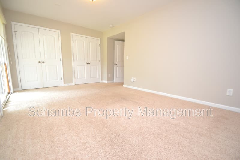 Durham House: 208 Irving Way