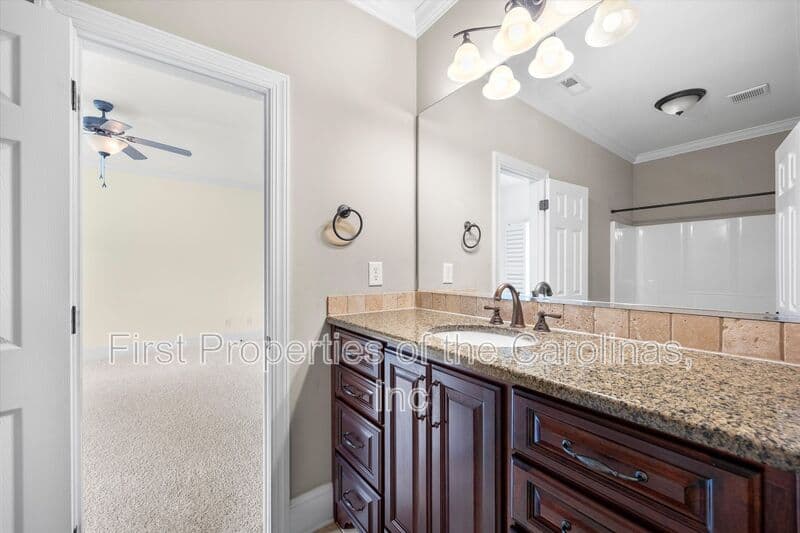 Lake Wylie House: 334 Stone Cliff Lane