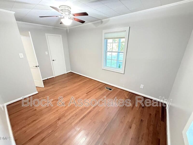 Raleigh House: 5215 Vann Street