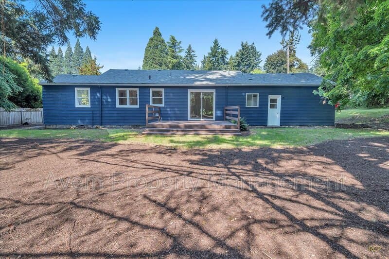 Portland House: 9710 S Corbett Lane