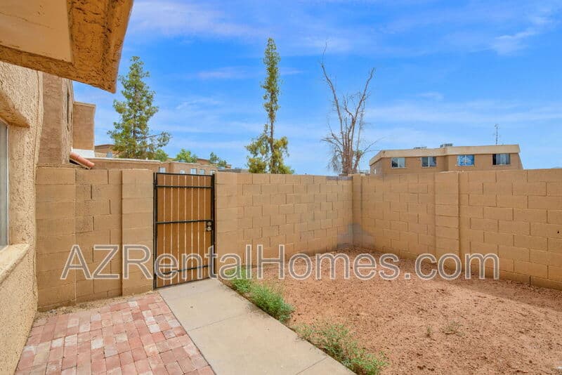 Phoenix Townhome: 4715 E Jones Ave