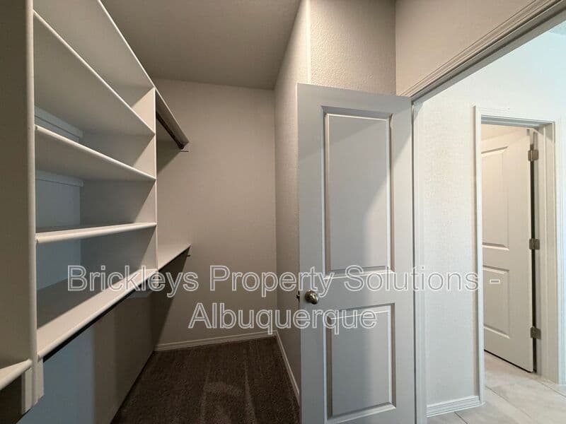 Albuquerque House: 6118 Chicago Dr SE