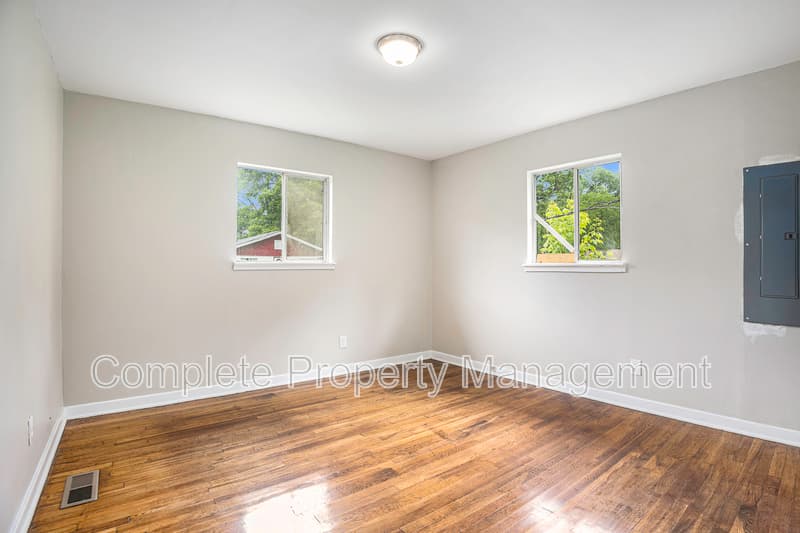 Birmingham House: 3613 Maple Avenue Southwest