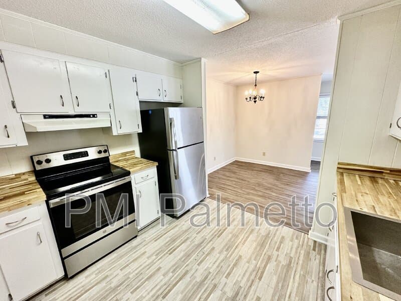Columbia Condo: 2401 Duncan Street