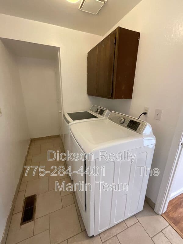 Sparks House: 3268 Bunker Hill Lane