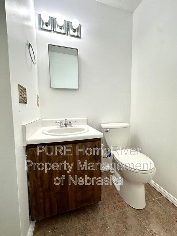 Omaha Townhome: 1631 N 109th Plz