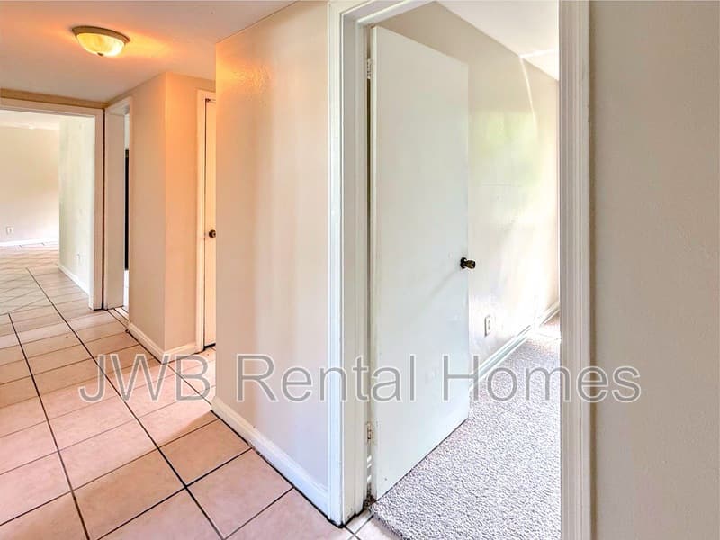 Jacksonville House: 4737 Sprite Rd