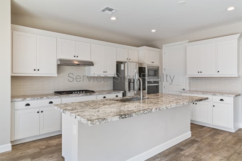Surprise House: 17171 W Thousand Oaks St