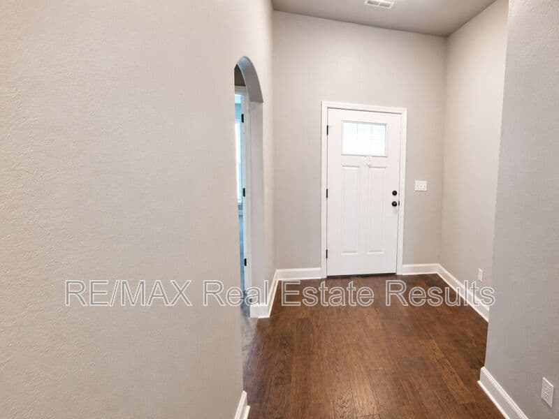 Bentonville House: 511 Melrose Pl
