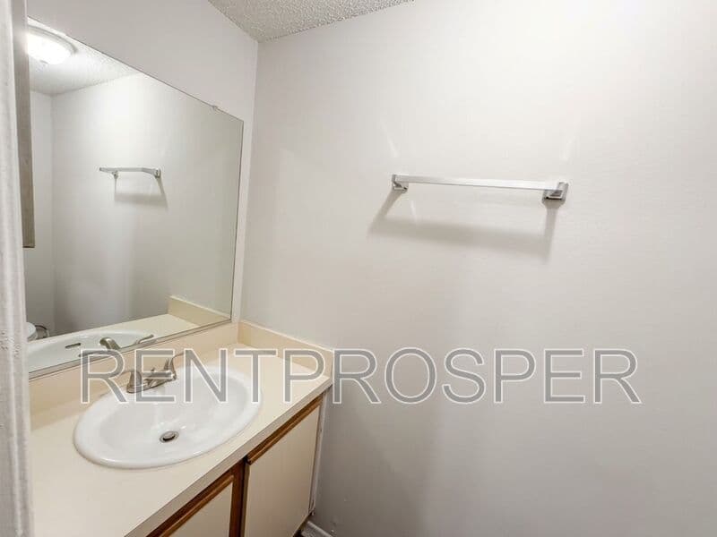 Orlando Townhome: 4419 S. Semoran Blvd