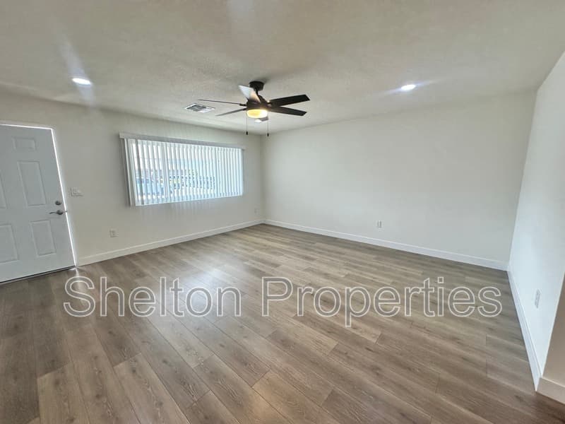 Sun City House: 10806 W Camelot Cir