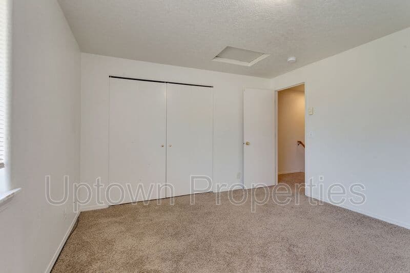 Portland House: 228 SE 106th Ave