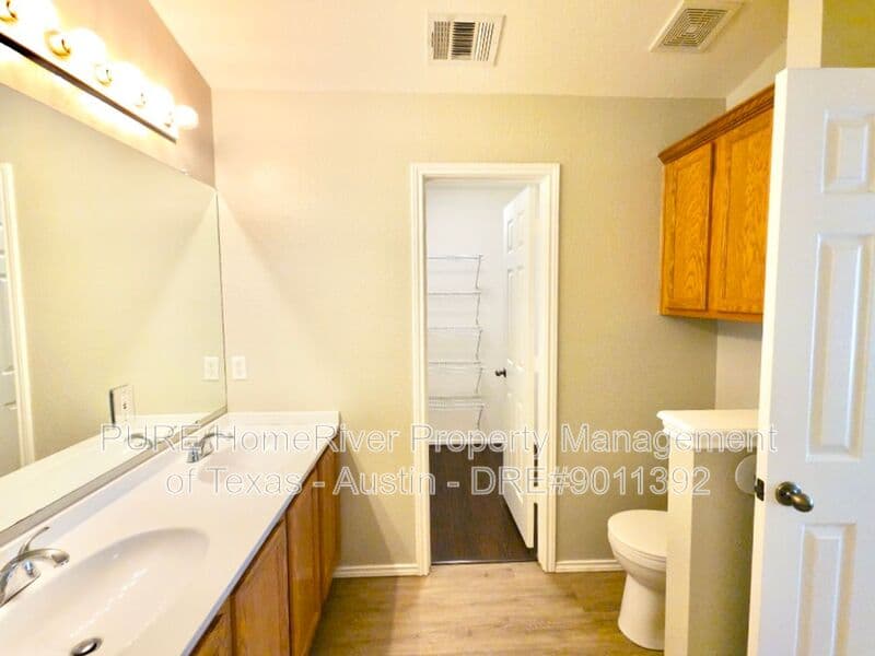 Round Rock House: 932 Monadale Trl