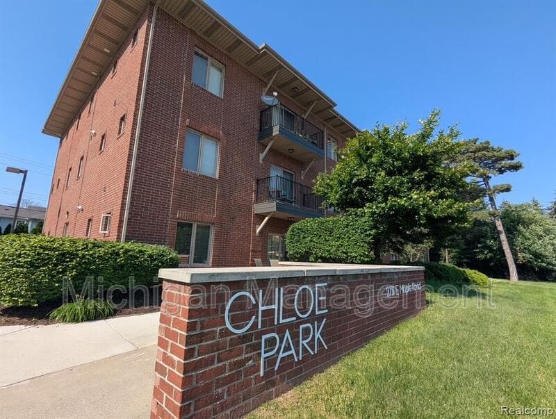 Birmingham Condo: 2727 E Maple Rd