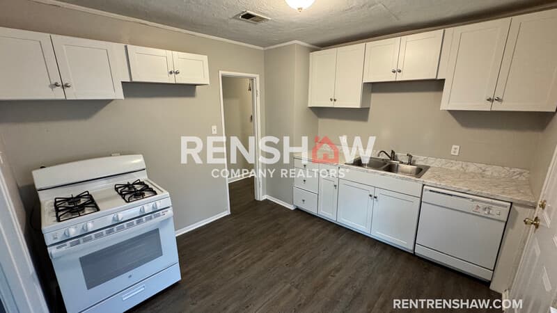 Memphis House: 1379 Rolling Hills Dr