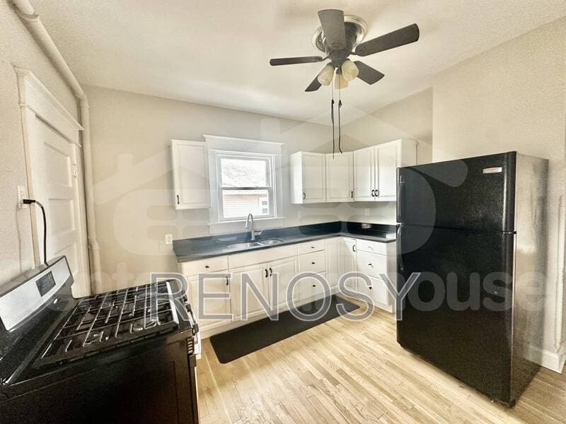 Des Moines House: 3114 School Street