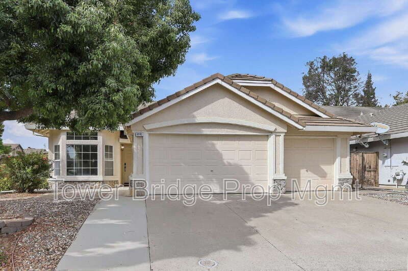 Elk Grove House: 8992 Panamint Ct