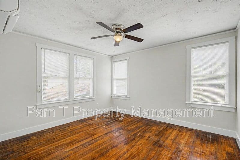 Savannah House: 815-B East 32nd Street--Upper