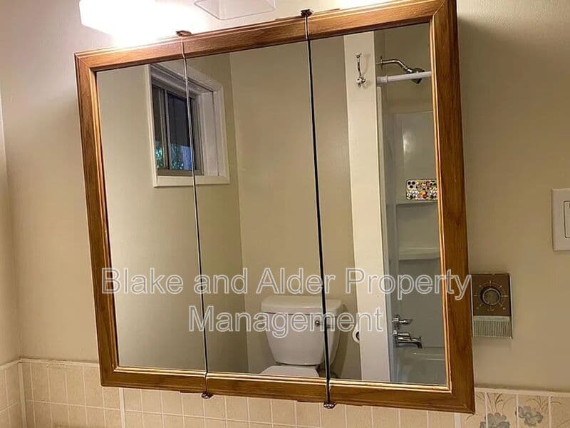 Milwaukie House: 11112 SE Home Ave