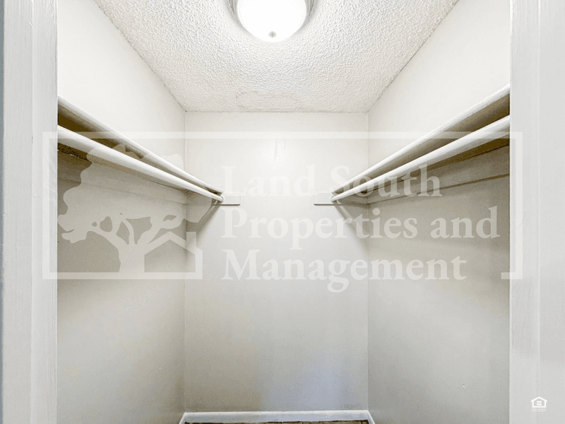 Lakeland House: 4139 Old Highway 37