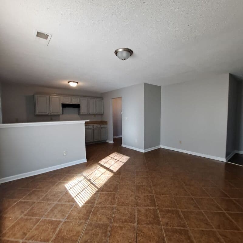 Memphis House: 5223 Roseside Cv