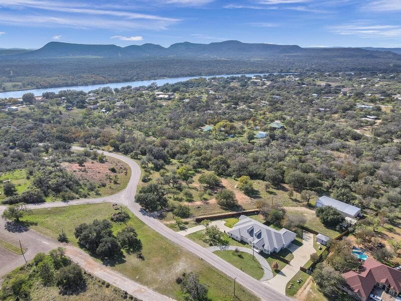 Kingsland House: 625 Skyline Drive