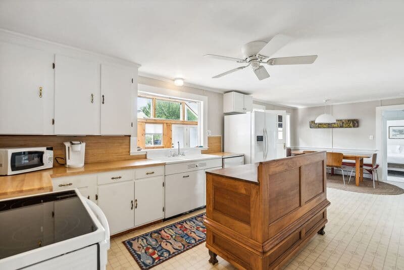 Wells House: 240 Island Beach Road