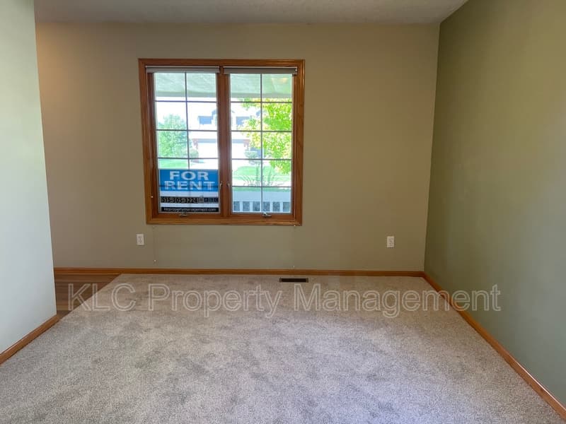Clive House: 15104 Hawthorn Drive