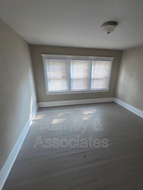 Louisville House: 4106 S 2nd Street
