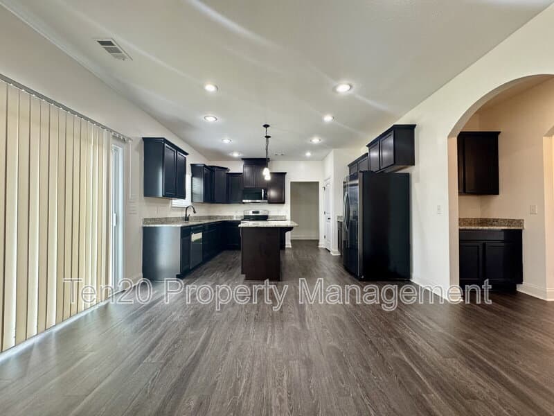 Columbus House: 5037 Lexington Lane
